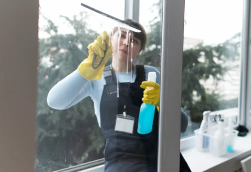 Nettoyage de vitres intérieures et extérieures à Cornus